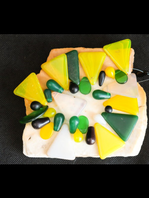 32 glass trade beads (Bohemian wedding beads)