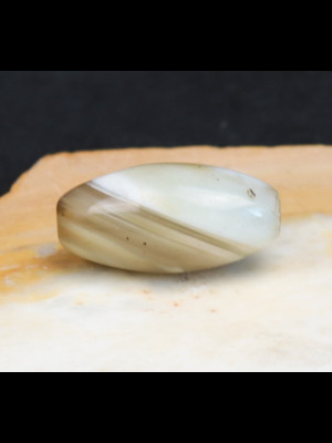Old agate bead