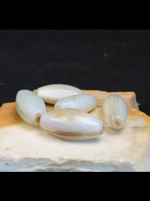 5 antique carnelian beads